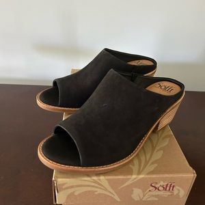 Sofft sandals. Very comfortable. Never worn.